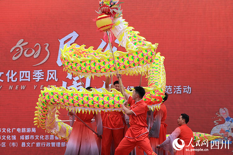 傳統舞龍。朱志宏攝