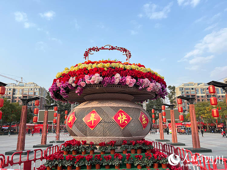 裝扮一新的街道。闕君凱攝