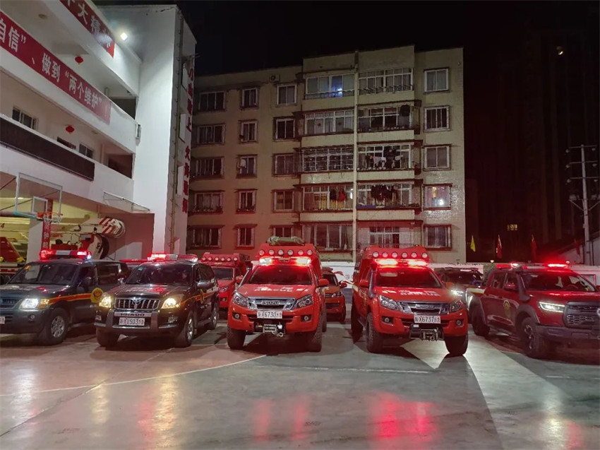 雅安消防救援支隊到達瀘定縣得志街消防救援站集結。四川省消防救援總隊供圖