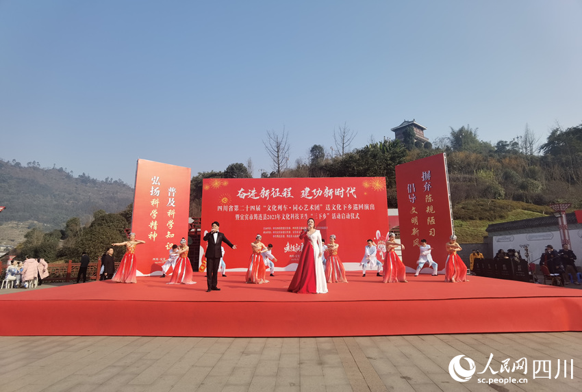 歌舞表演。人民網 王洪江攝