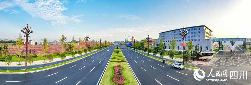 建設中的高新區高新大道。唐志勇攝