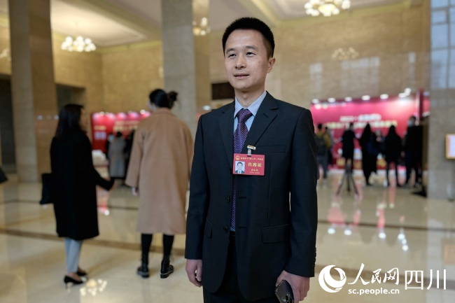 成都市人大代表龔曉鷗。人民網 朱虹攝