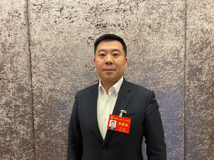 成都市人大代表楊國。人民網 王波攝