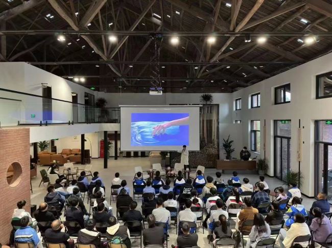 王方成講課。張慶麟供圖