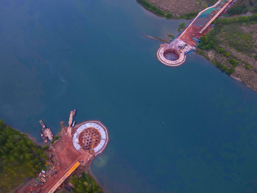 嘉陵江特大橋是成達萬全線控制性工程，也是全線施工難度最大的橋梁。嘉陵江特大橋是全線控制性工程，也是全線施工難度最大的橋梁。成達萬高鐵有限公司供圖