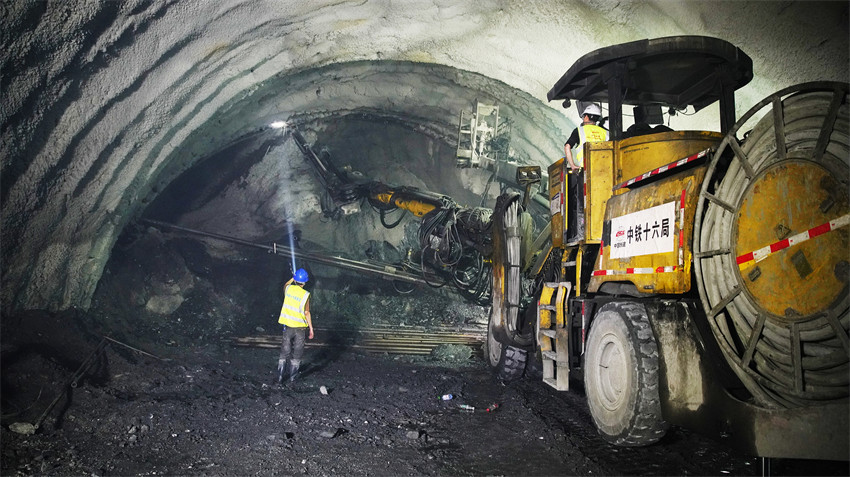 隧道掘進中。成蘭公司供圖