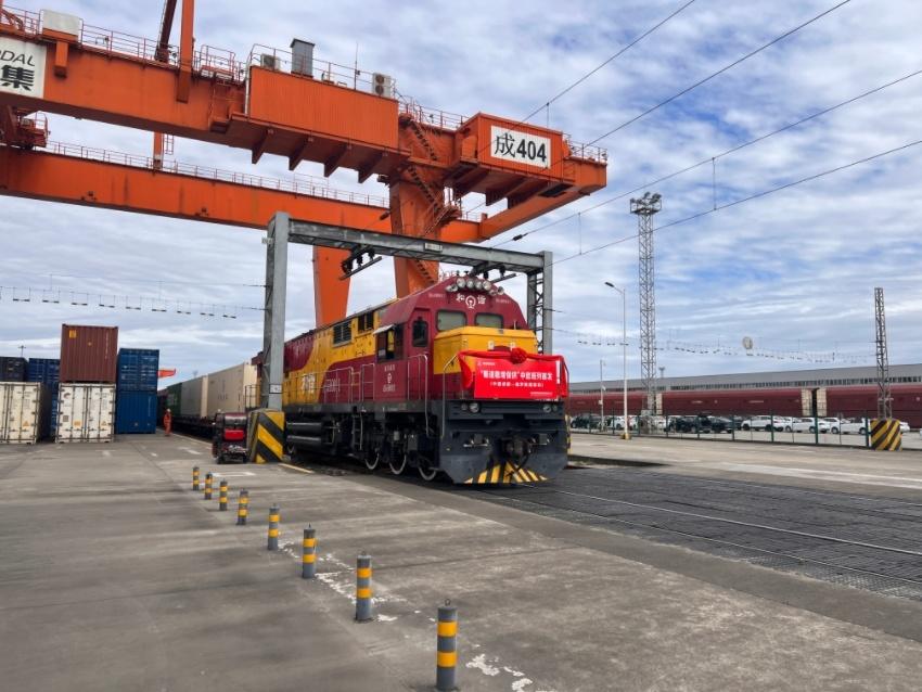 列車從成都國際鐵路港發出。蜀道集團供圖