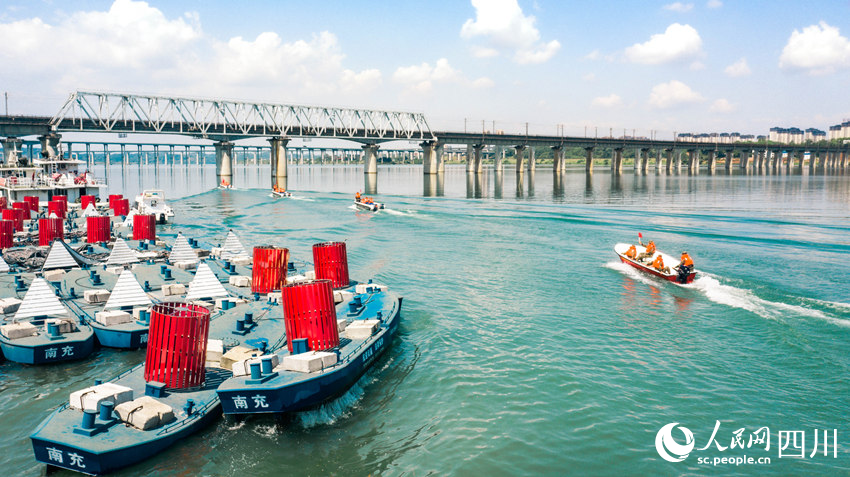 有序出動。陳渝忠攝