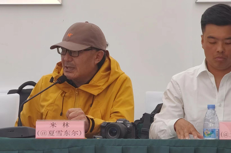 網紅代表發言。德吉班姆攝