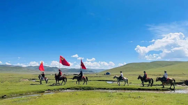 “牧民群眾在哪里，黨的組織就建到哪里?！毙煅帕峁﹫D