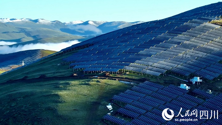 柯拉光伏項目一角。邱云攝