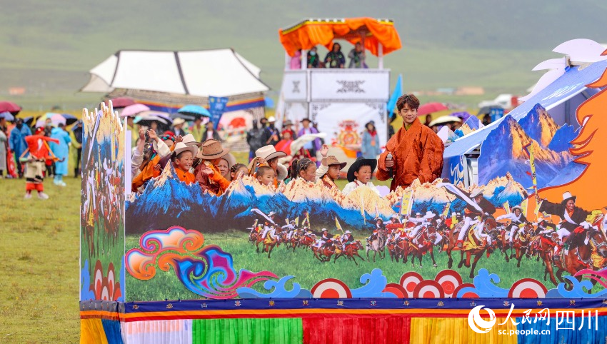 開幕式現場。洛絨尼瑪攝