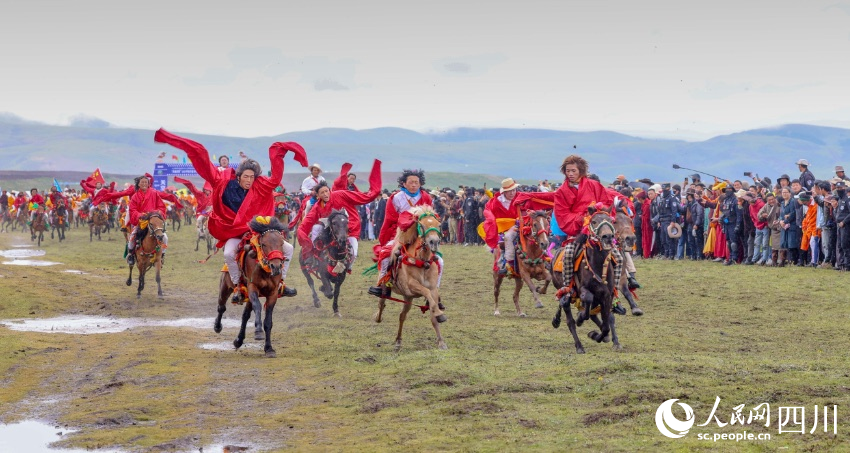 開幕式現場。洛絨尼瑪攝