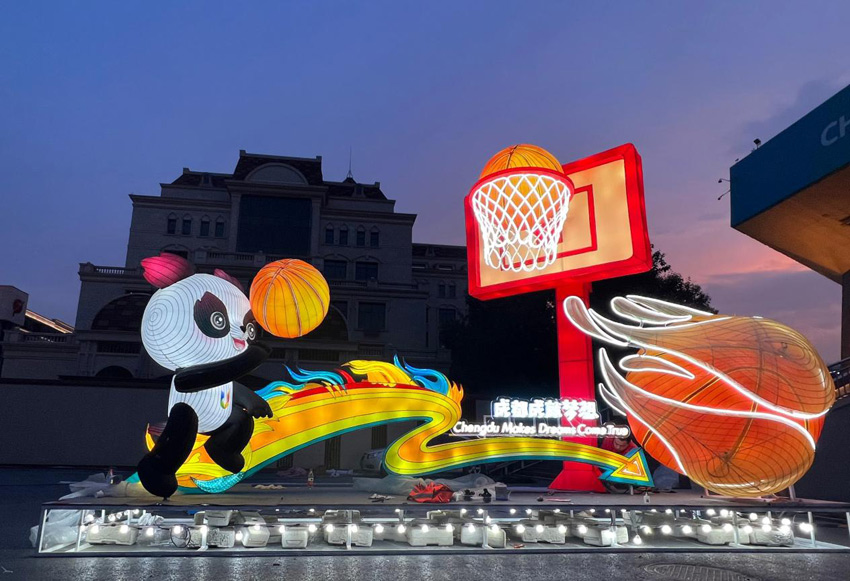 場上風采，籃下驚艷。自貢電視臺供圖