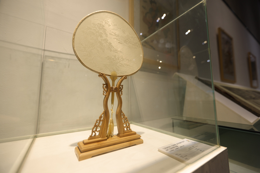 清風無價，金光寶扇。自貢電視臺供圖