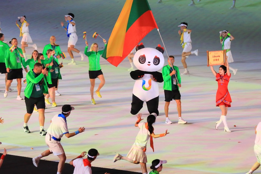 大運會開幕式上的“蓉寶”。人民網記者 朱虹攝