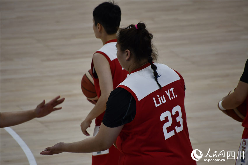 劉禹彤在比賽中。人民網記者 王洪江攝