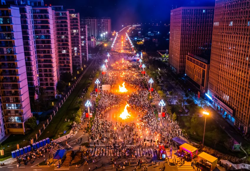 航拍涼山州火把節。涼山州委宣傳部供圖