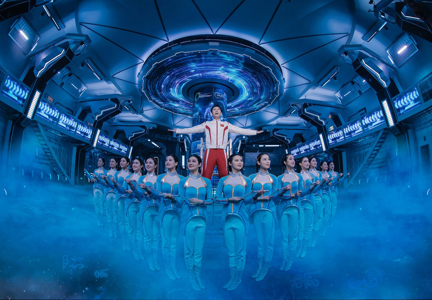 大型融合秀演《重逢三星堆》演出場景。啟明東方星聚城供圖