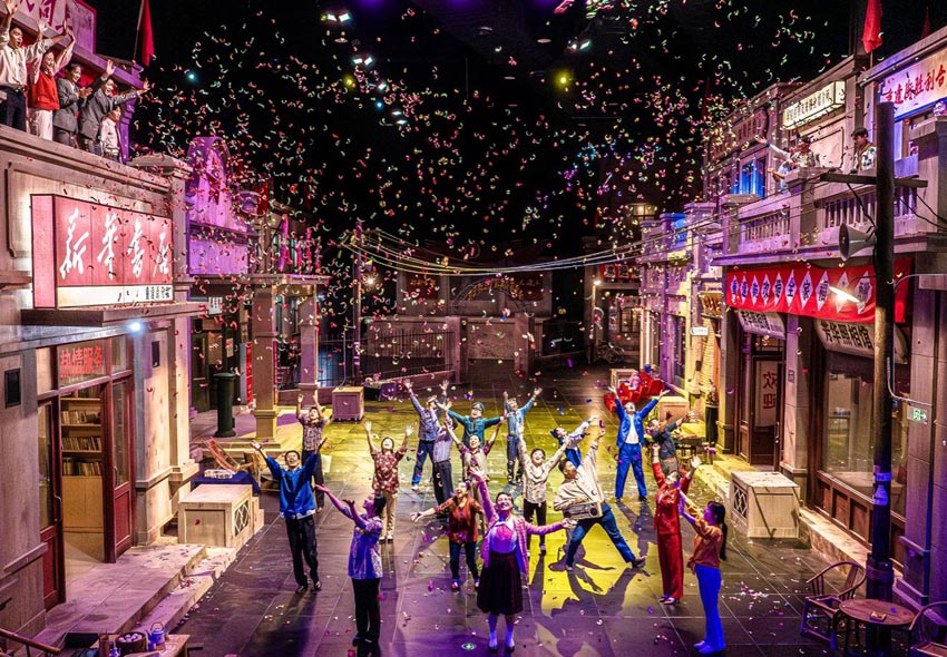 沉浸式環境戲劇《重逢街1958》畫面。啟明東方星聚城供圖