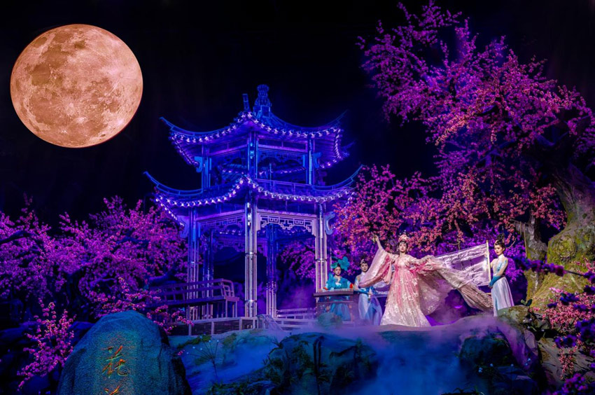 沉浸式歷史文化歌舞秀演《重逢上元奇幻夜》。啟明東方星聚城供圖