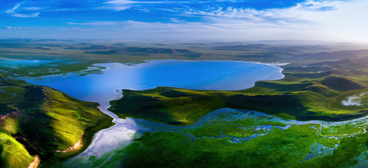 阿壩州哈秋湖。阿壩州委宣傳部供圖