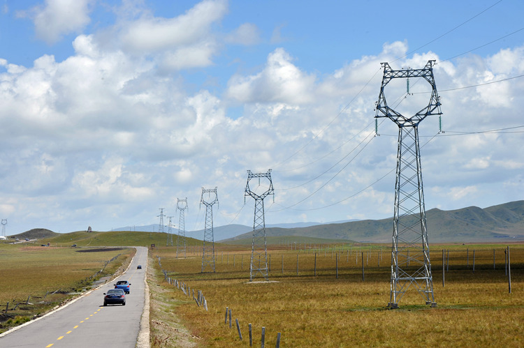 220千伏線路。阿壩州委宣傳部供圖