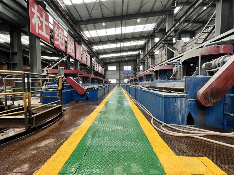 業隆溝鋰輝石礦采選尾工程選礦廠浮選車間。阿壩州委宣傳部供圖