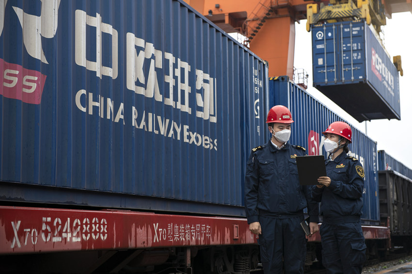 青白江海關保障中歐班列開行。青白江海關供圖