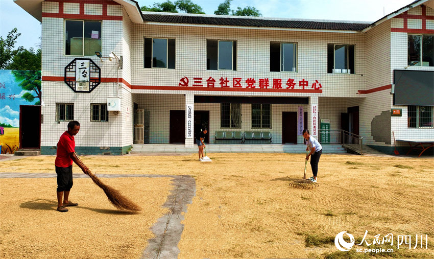 各有分寸各自忙。潘建勇攝