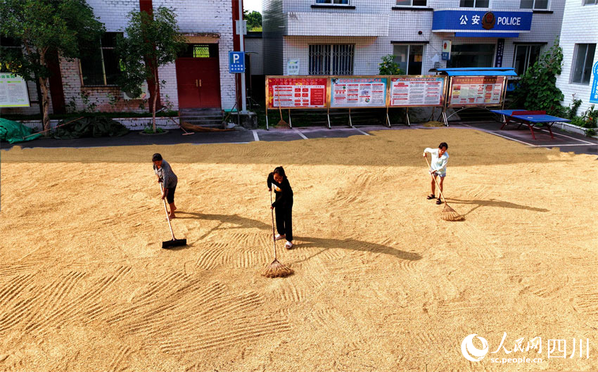 耕讀傳家志氣揚。潘建勇攝