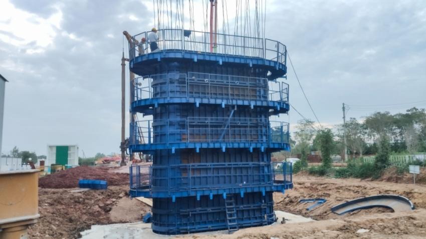 圖為成渝中線高鐵龍泉特大橋213號墩身。長江沿岸鐵路集團有限公司供圖