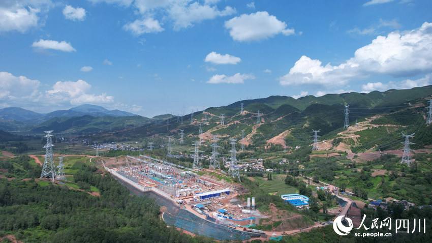 航拍月城Ⅱ500千伏開關站。人民網 趙祖樂攝