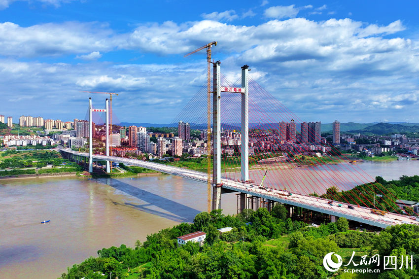 納溪長江大橋建設正酣。廖勝春攝