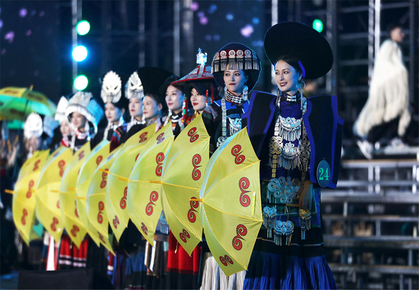 選美大賽選手風采展示。王磊攝