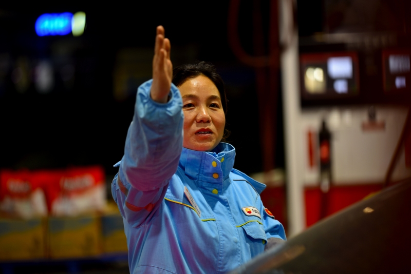 石油人在城市各個角落保障著城市的發展活力。胡偉供圖