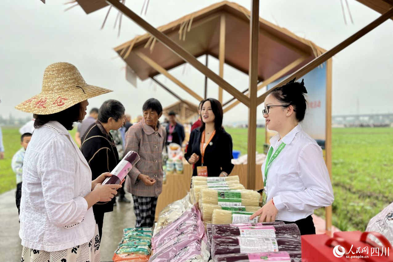 2023年“中國農民豐收節”四川省慶豐收活動現場。人民網記者 朱虹攝 