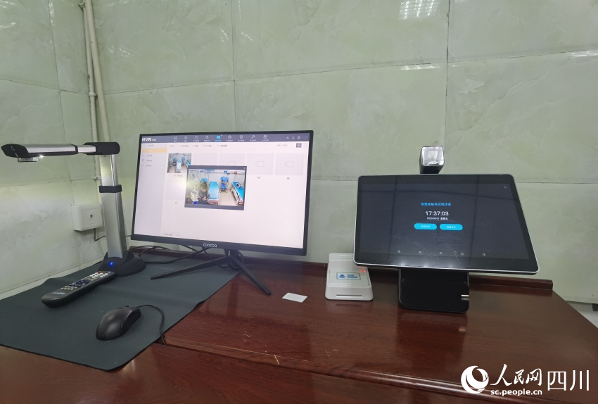 黑水縣人民醫院成功接入浙江嘉興的5G智慧醫聯體，開通了遠程會診系統。人民網記者 王洪江攝