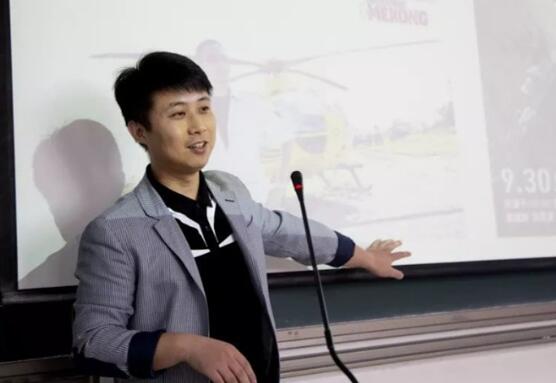 我喜歡他們叫我“超哥”，也希望能跟他們一起成長