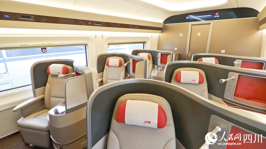 車廂內，半包式設計的商務座。熊能攝