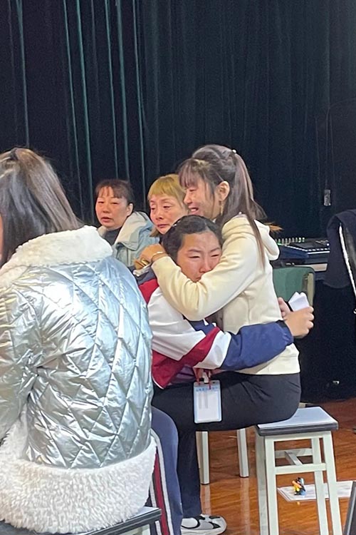 孩子釋放心中委屈。青羊區教育局供圖