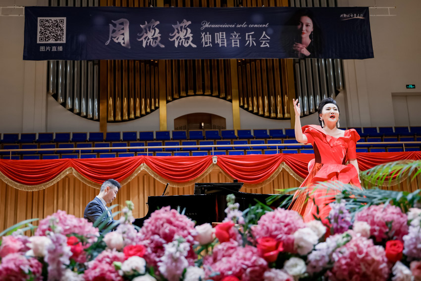 周薇薇在表演。受訪者供圖