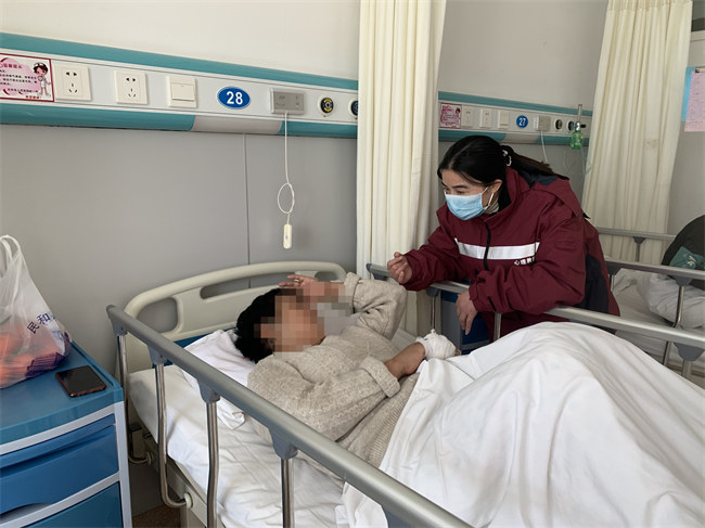 心身醫學專家前往青海開展震后心理援助。四川省精神醫學中心供圖