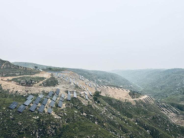 已建成的保德縣光伏電站。中鐵信托供圖