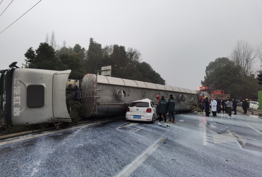 救援現場。眉山市消防救援支隊供圖