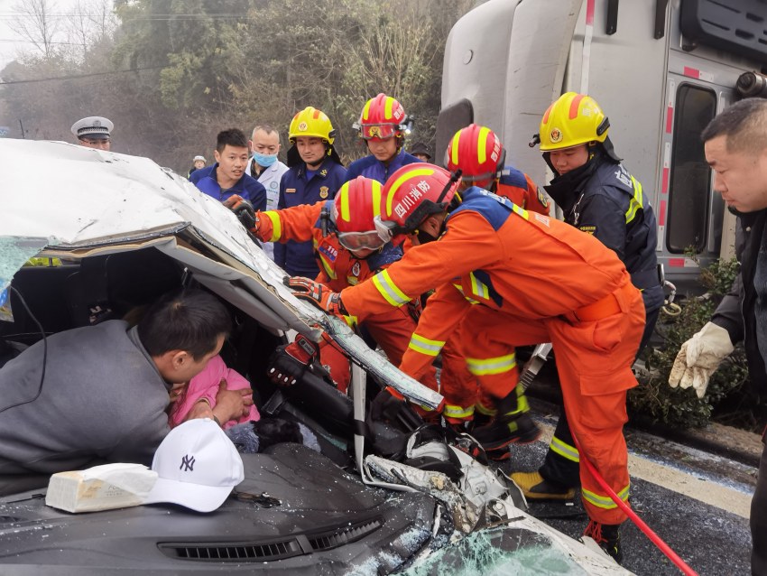 救援現場。眉山市消防救援支隊供圖