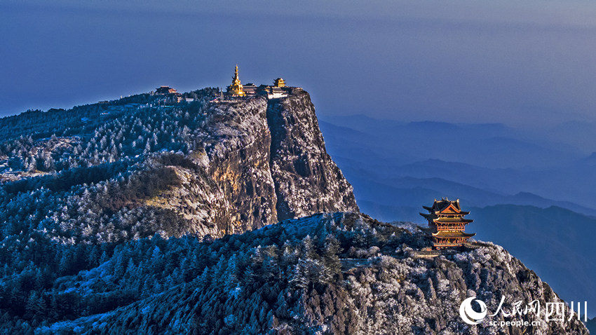 冬日峨眉。劉貴明攝