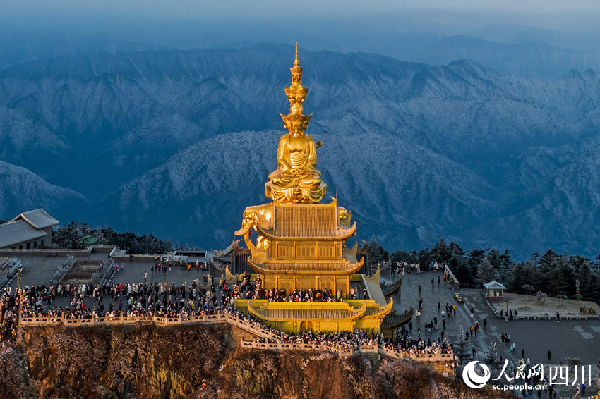 冬日峨眉。劉貴明攝