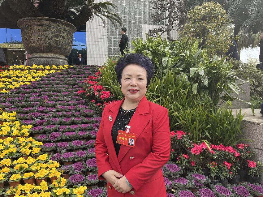 省政協委員劉旭晴：補足飼料用糧、工業用糧缺口劉旭晴認為，“天府糧倉”的短板不在口糧供給，而是在養殖業和釀酒業上。對此，她提出3點建議。