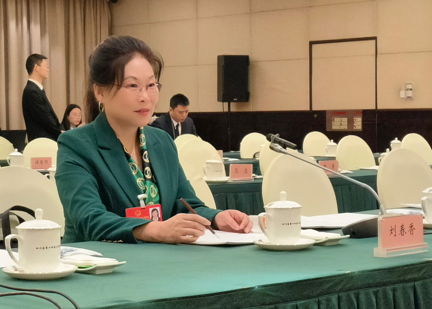 劉春香參加四川省人大會議。受訪者供圖